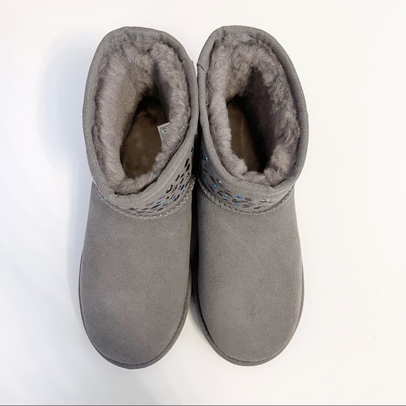 NWT UGG CLASSIC MINI STUD II BOOTS - Picture 8 of 10